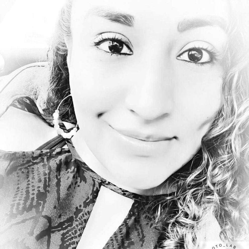 Meet your Posher, Yesenia